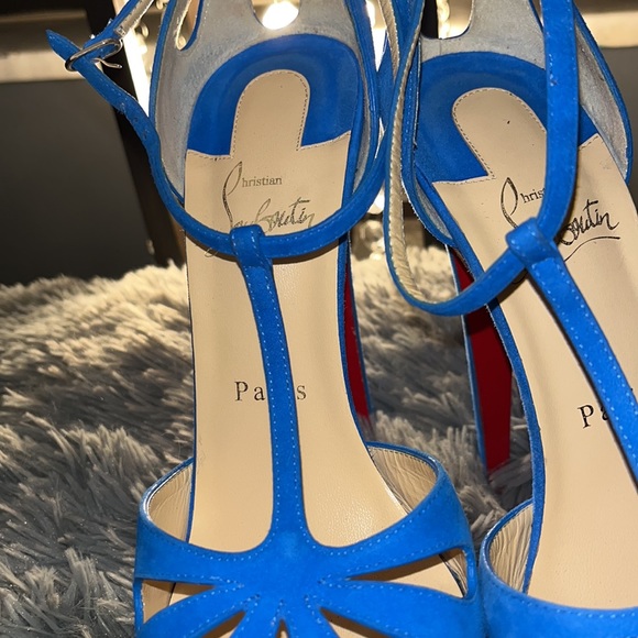 Christian Louboutin - Picture 9 of 9